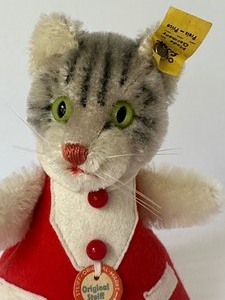 lot 28 image: Vintage Steiff Kitten Puppet 317715