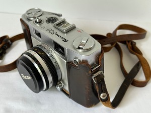 lot 44 image: Vintage Ricoh 300 Film Camera