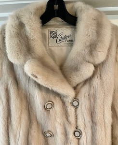 lot 14 image: Vintage LAR Citation Furs of Minneapolis Fur Coat