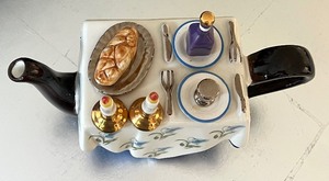 lot 27 image: Tony Carter Shabbat Table Collectible Teapot