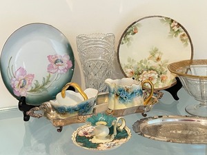 lot 29 image: Variety of Vintage Glassware Items