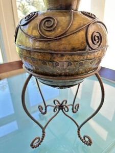 lot 21 image: Decorative Metal Vase on Stand