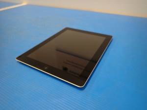 lot 32 image: Apple&nbspiPad 4th Gen A1458  16GB of storage  wifi model only  Includes charging cable
