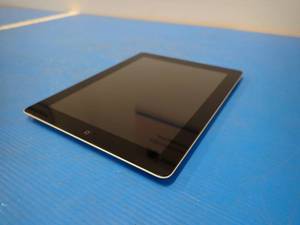 lot 33 image: Apple&nbspiPad 4th Gen A1458  16GB of storage  wifi model only  includes charging cable