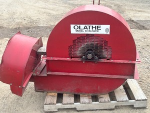 lot 2 image: Olathe Model-61 Three-Point Blower