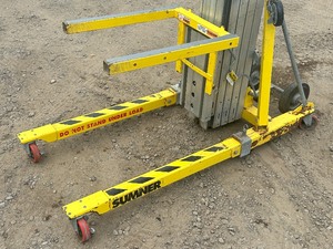 lot 3-A image: Sumner Model 2124 Commercial Material Hoist