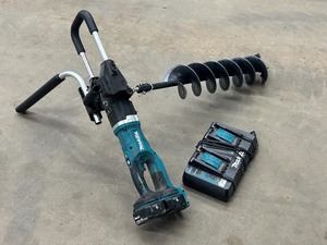 lot 11 image: Makita Cordless Hole Digger  Auger