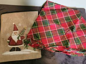 lot 86 image: Christmas table - Round table Cloth, table runner