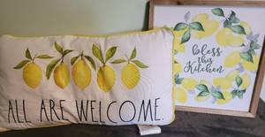 lot 89 image: Lemon decor 1 pillow 1 hanging picture