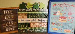 lot 99 image: Hanging Decor 3 hangin pictures -Strawberry one has a small knick
