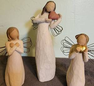 lot 130 image: Willow Tree Angel set of 3