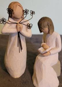 lot 133 image: Willow Tree set of 2 flowers and book