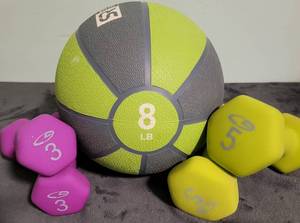 lot 164 image: 8lb weight ball, set of 3 and 5 lb weights. (5 lb pair has rust some stains in picture)