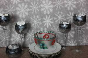 lot 62 image: Christmas dining room set - FRAGILE