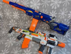 lot 37 image: Nerf gun Sniper rifle with clip and additional gun with accesories