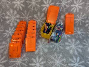 lot 38 image: 14 Nerf gun clips 13 short clips and one extened clip with am ammo storage container