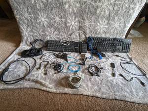 lot 155 image: Electronics, cords and adapters bundle