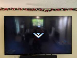 lot 1 image: 75 Vizio tv with remote, No legs