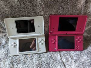 lot 194 image: Nintendo DS Lite, Nintendo DS, No power cords, untested