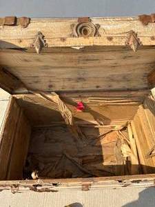 lot 74 image: Vintage Weathered Trunk