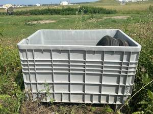 lot 97 image: Pallet Box 31x45 with Flexzilla & Rope, Tires