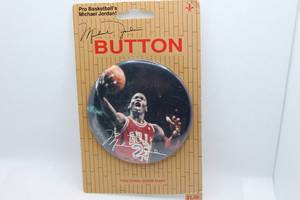 lot 26 image: Michael Jordan Button