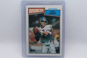 lot 27 image: John Elway 1987 Topps No. 31