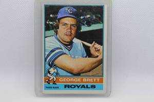 lot 90 image: George Brett 1976 Topps No. 19