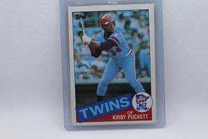 lot 197 image: Kirby Puckett Rookie 1985 Topps No. 536