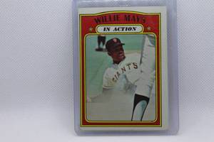 lot 202 image: Willie Mays In Action 1972 Topps No. 50