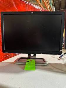 lot 1 image: 19 HP Monitor
