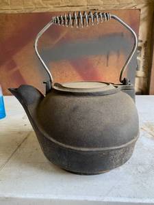 lot 45 image: Large Antique Cast Iron Kettle Pot