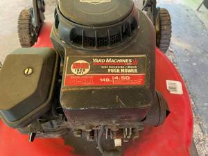 lot 11 image: Lawn Mower