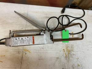 lot 49 image: Robart Portable Spot Welding Machine