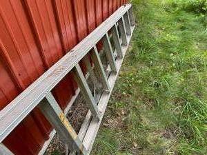 lot 60 image: 10 foot ladder