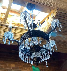 lot 64 image: Chandelier