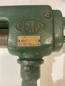 lot 10 image: Pexto Model 622E