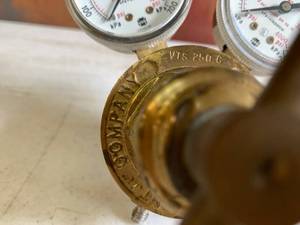 lot 32 image: Victor Regulator
