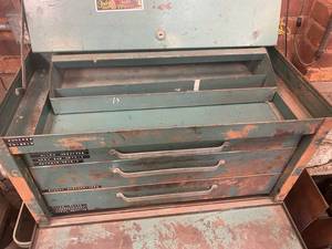 lot 13 image: Tool Box on Casters