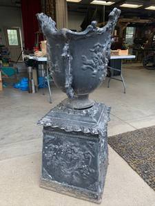 lot 85 image: Cast Metal Planter