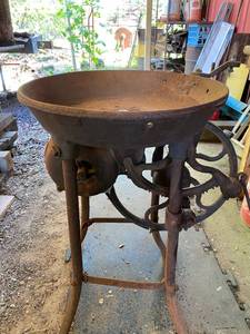 lot 8 image: Vintage Forge