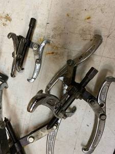 lot 73 image: Gear  Bearing Pullers
