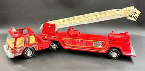 lot 38 image: Vintage Nylint Fire Truck