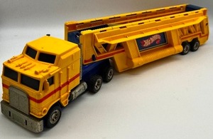 lot 39 image: Vintage Hot Wheels Semi Hauler and More