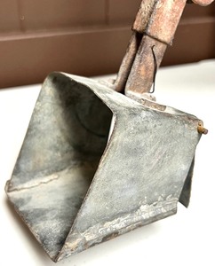 lot 115 image: Vintage Primitive Metal Antique Steam Shovel Toy