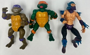 lot 138 image: Vintage TEENAGE MUTANT NINJA TURTLE Figures - Donatello, Michelangelo and Shredder