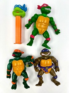 lot 143 image: Vintage TEENAGE MUTANT NINJA TURTLES - Raphael, Michelangelo, Donatello with Leonardo PEZ CANDY DISPENSER