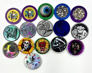 lot 191 image: Retro Vintage Lot of 5 Metal Slammers, 6 Plastic & 3 Think Plastic Skulls, 1 Mad Face & 1 Metal Heads or Tails 1990s POGS