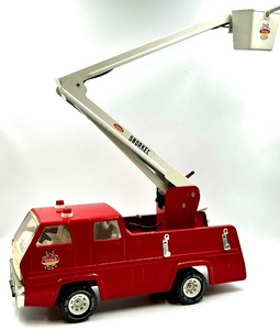 lot 197 image: Vintage Circa 1970s Red TONKA Toy Fire Engine with Fire Hydrant