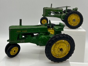 lot 213 image: Vintage John Deere Ertl Toy Tractors - QTY 2